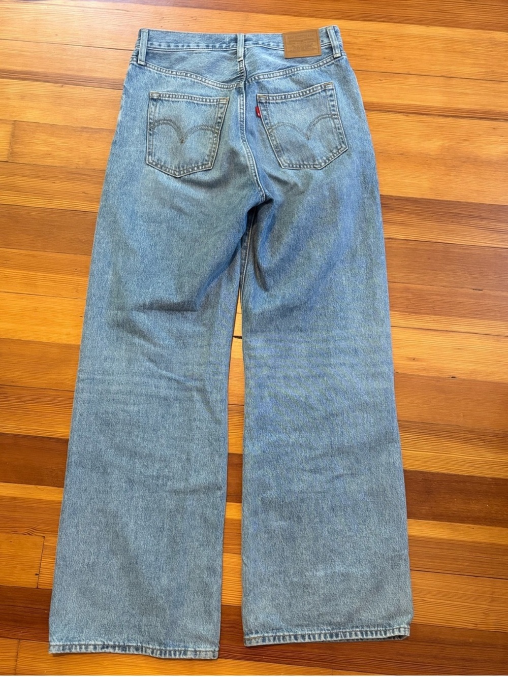 Levi’s Premium Classic High-Rise Wide-Leg Jeans - 28x32 - Picture 2 of 5